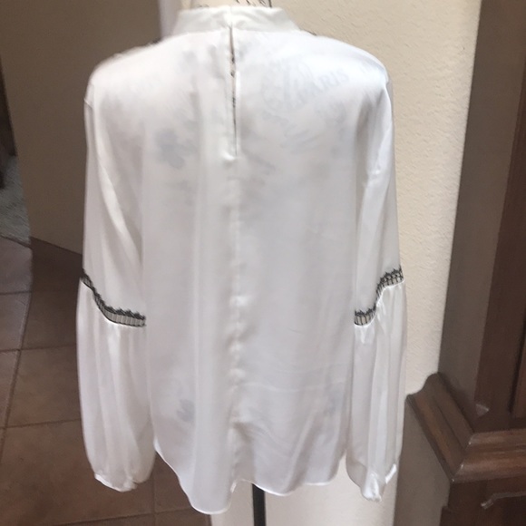 Laundry Marshmallow Embroidered Top WM 14 - Picture 2 of 11